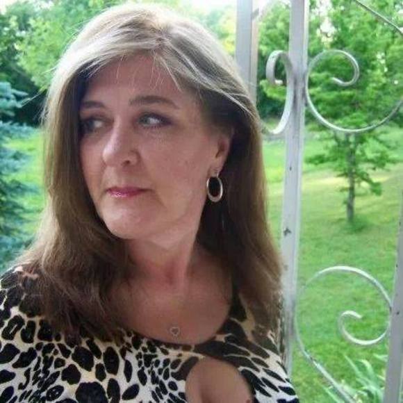 Meet your Posher, Laura - Picture 1 of 1